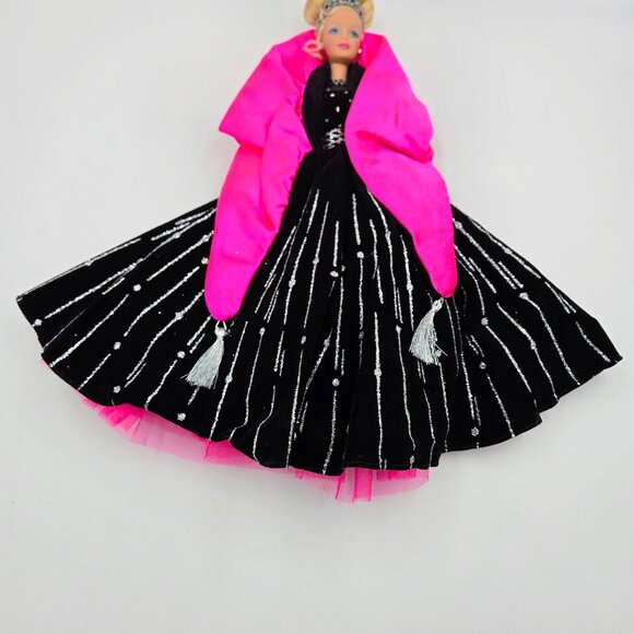 Barbie Doll 1998 Happy Holidays Special Edition Black Pink Silver Dress 20200 Ma - Picture 16 of 16
